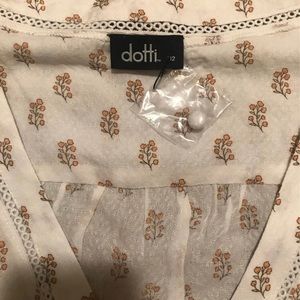 Beautiful short sleeve print cardigan.